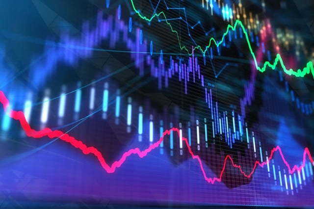 Panel de análisis de datos digitales con gráficos y diagramas financieros que representan el análisis de riesgos y el seguimiento del rendimiento.